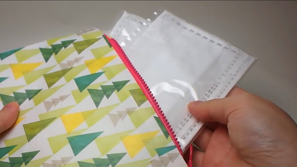 折り紙で作る 簡単マスクケースの作り方を2種ご紹介 マスクの持ち運びに Ayakfulのハンドメイドdiyアイデア
